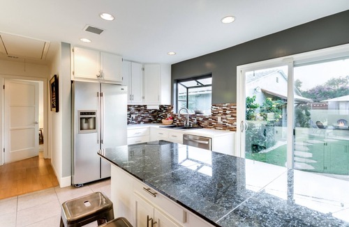 Mar Vista House | Mid-Century Bungalow with Private Garden near Venice Beach