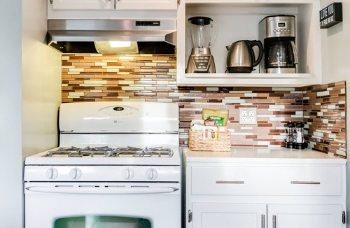 Mar Vista House | Mid-Century Bungalow with Private Garden near Venice Beach