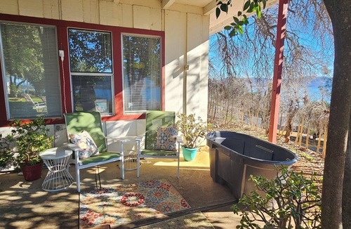 Clear Lake Apartment | Mid Century Guesthouse with Lake View!