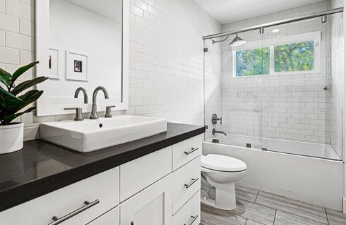 Downtown Riverside House | Mid Century Hilltop Getaway (Upstairs House Only)