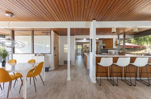 Felicita House | Mid-century Masterpiece With Pool , Spa & Bbq