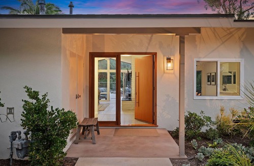 Golden Quadrangle House | Mid-Century Swag, Private Yard and Orchard