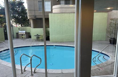 Los Feliz Apartment | Mid-City Charm 2BR Near LAs Hotspots!