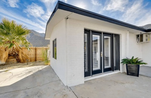 Palm Springs Apartment | Midterm Escape Mountain Views & Desert Breezes