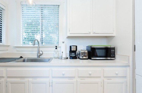 Mill Valley Apartment | Mill Valley Hot Spot in the Center of Town