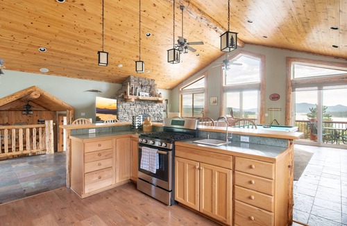 Castle Glen Estates House | Miller's Windsong Retreat - Stay 3 nights pay 2.