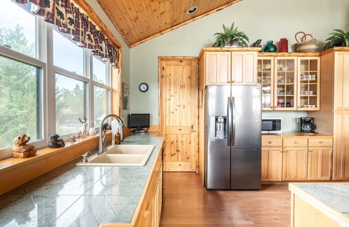 Castle Glen Estates House | Miller's Windsong Retreat - Stay 3 nights pay 2.