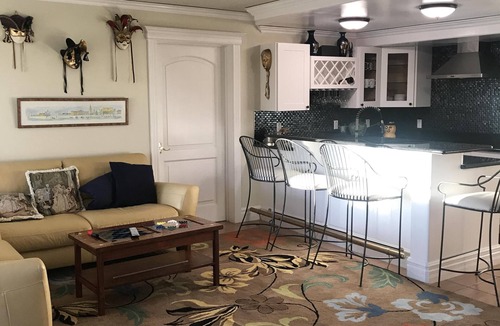 Upper Rockridge House | Million Dollard View Private 2 Bedroom Garden Suite