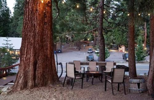 West Village House | Miners Suite-centrally Located In Shaver Lake