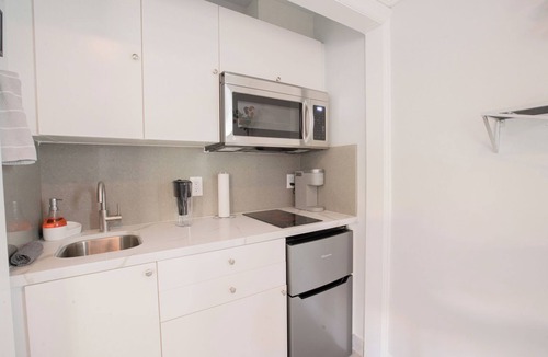 Pomona Apartment | Minimalist, Pool private studio