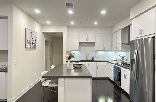 Airport Area Apartment | Minimalist Retreat in Irvine