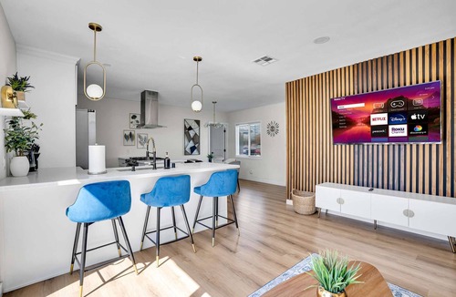 Southwest Anaheim House | Minnie's Marvelous Escape 8 minutes to Disney & Convention Center