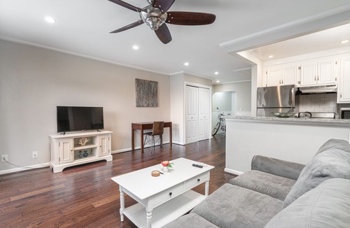 Santa Ana Heights Apartment | Minutes to Balboa Beach and Lido Marina Village