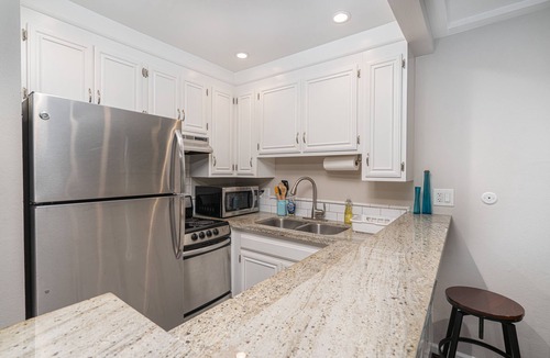 Santa Ana Heights Apartment | Minutes to Balboa Beach and Lido Marina Village