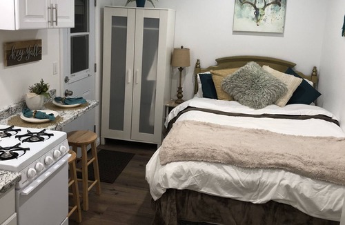 Castaic House | Minutes to Six Flags & Castaic Lake! Private 🚪🛁🛏🍽