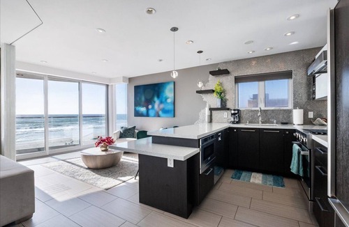 Central Mission Beach House | Mission Beach 7 Bedroom Castle w/Rooftop Deck & Hot Tub