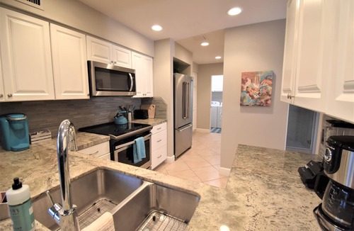Rancho Mirage Condo | Mission Hills CC 1640 sf remodeled Tennis Villa, 3 bd w/2 masters on 17th green