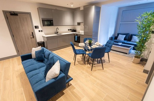 West Finchley Apartment | Modern 1-Bedroom in Finchley - Paid on-site parking