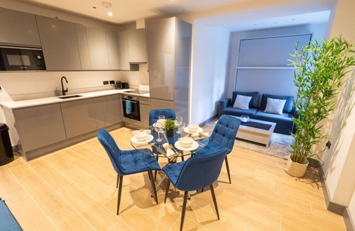 West Finchley Apartment | Modern 1-Bedroom in Finchley - Paid on-site parking