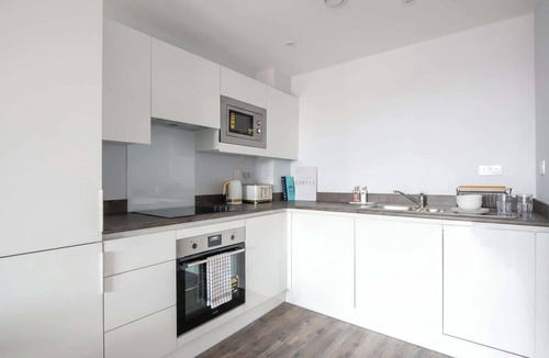 Bordesley Apartment | Modern 1BED Central Birmingham Apartment- Sleeps 4