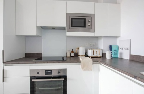 Bordesley Apartment | Modern 1BED Central Birmingham Apartment- Sleeps 4