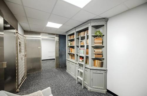 Lacy Apartment | Modern 1BR Apartment with Gym Access & Free Parking 10mins to Disneyland