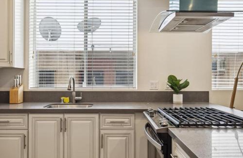East Hollywood Apartment | Modern 1BR Apt in Hollywood