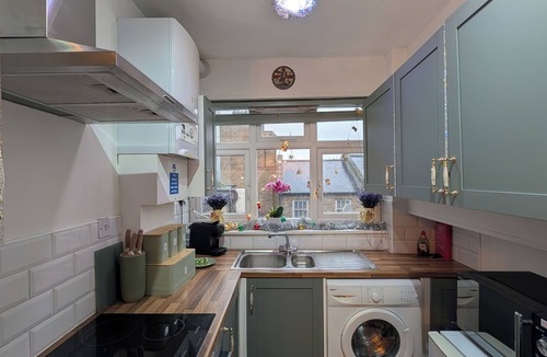 Harrow Road Apartment | Modern 2-Bedroom Apartment North Paddington City of Westminster