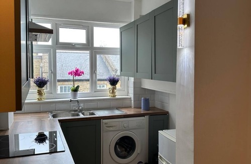 Harrow Road Apartment | Modern 2-Bedroom Apartment North Paddington City of Westminster