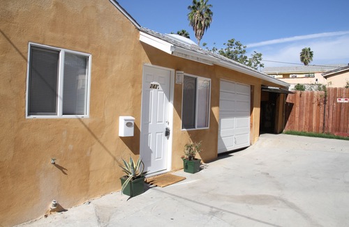 Burbank House | Modern 2 Bedroom Home in Burbank