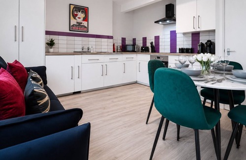 St. Pancras and Somers Town Apartment | Modern 2-bedroom King's Cross flat near Regent's Park & Camden with washer/dryer