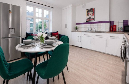 St. Pancras and Somers Town Apartment | Modern 2-bedroom King's Cross flat near Regent's Park & Camden with washer/dryer