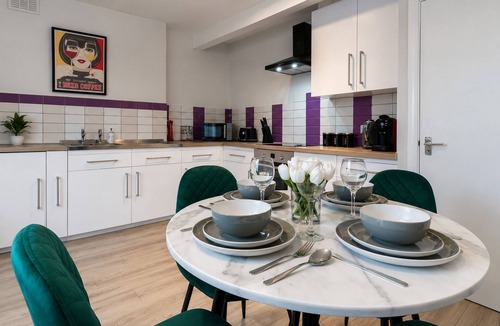 St. Pancras and Somers Town Apartment | Modern 2-bedroom King's Cross flat near Regent's Park & Camden with washer/dryer