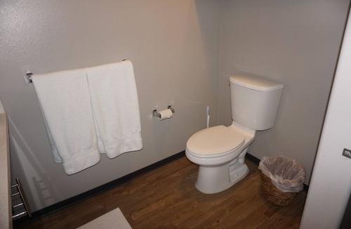 Airport Area Apartment | Modern 2 bedroom, Near SNA airport & Newport Beach