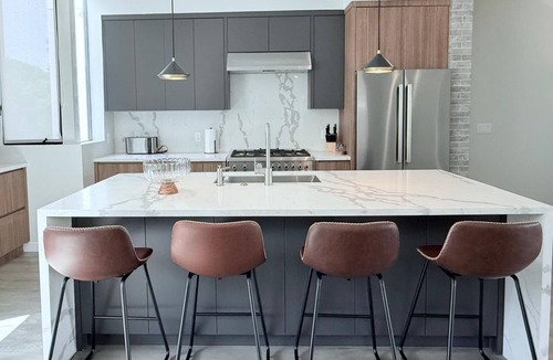 Valley Village House | Modern 2BD3.5BA +Bonus room near Universal Studio