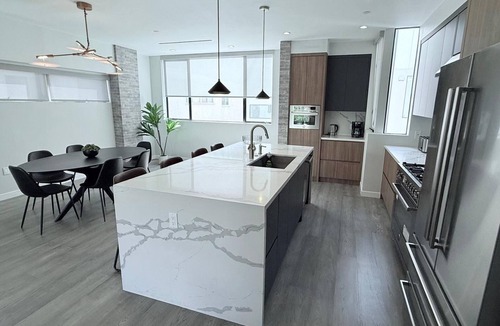 Valley Village House | Modern 2BD3.5BA +Bonus room near Universal Studio