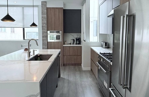 Valley Village House | Modern 2BD3.5BA +Bonus room near Universal Studio