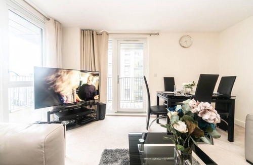 Whittington Apartment | Modern 2Bedroom & 2Bathroom Apartment in Colindale - North London - Pass the Keys