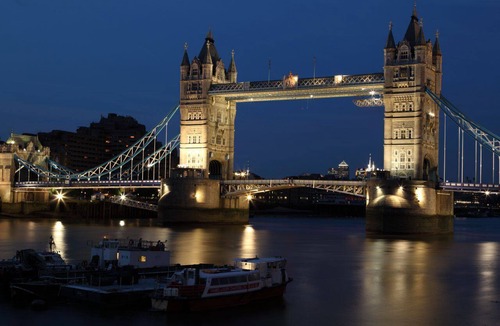 Whitechapel Apartment | Modern 2BR Flat | Walk to Tube & City! Sleeps 4