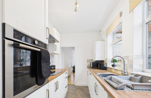 Oadby House | Modern 2BR Near Uni & Hospital w|Parking