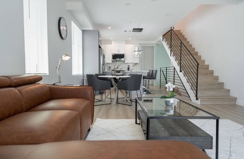NoHo Arts District House | MODERN 3-4 BR TOWNHOME BUILT 2023 w/OFFICE, BONUS ROOM, GARAGE & EV CHARGER p64