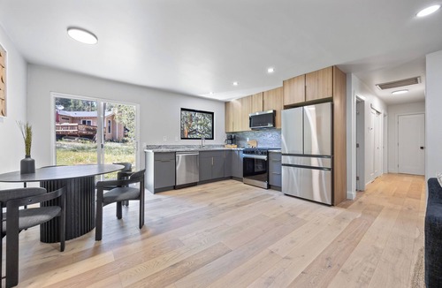 Mountain View Estates House | Modern 3-bedroom cabin in South Lake Tahoe