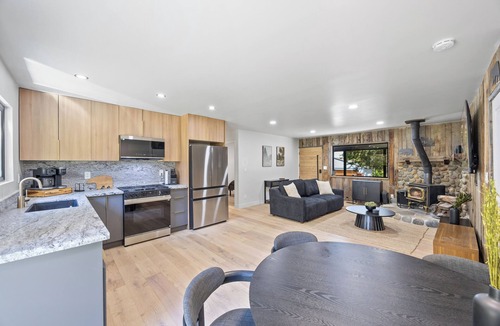 Mountain View Estates House | Modern 3-bedroom cabin in South Lake Tahoe