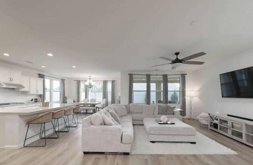 Greenacres House | Modern 3BR Home Gated Community