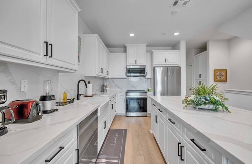 Northwest Anaheim Condo | Modern 3BR Home in Anaheim’s Palm Court-Prime Location, Fully Furnished #42270