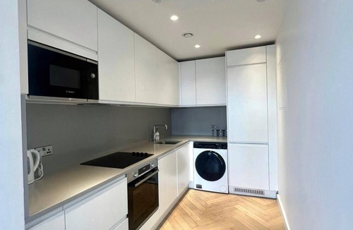Dudden Hill Apartment | Modern 3BR London Apartment | 2Bathrooms | AC | Lift | Ideal for long stays