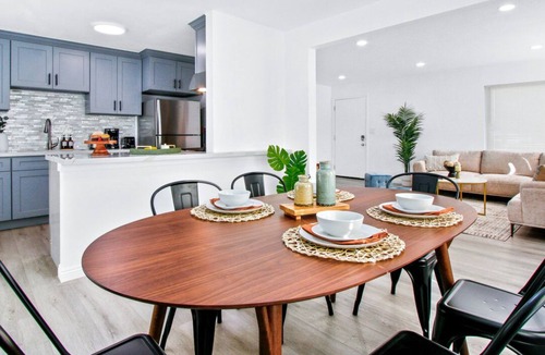 Alhambra Apartment | Modern 3BR Unit + Parking + Near DTLA #TravelSGV