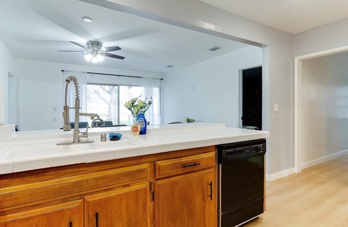 Sylmar House | Modern 4 bedroom in San Fernando