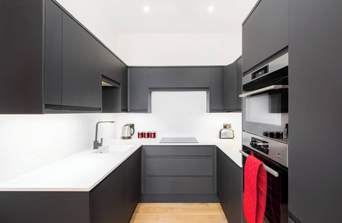 Birmingham City Centre House | Modern 4-Bedroom Townhouse with Parking in Birmingham England, Jewellery Quarter