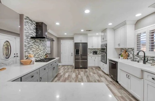 Reedley House | Modern 4-bedroom Villa w/Pool/Spa & Private Park